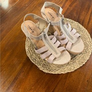 Torrid stretch Front Zip Wedge size 13WW